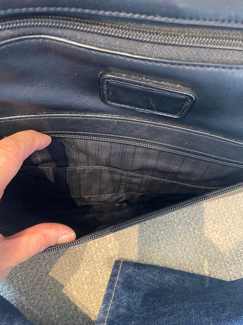 TUMI トゥミ ブラックレザー（本革）ブリーフケース