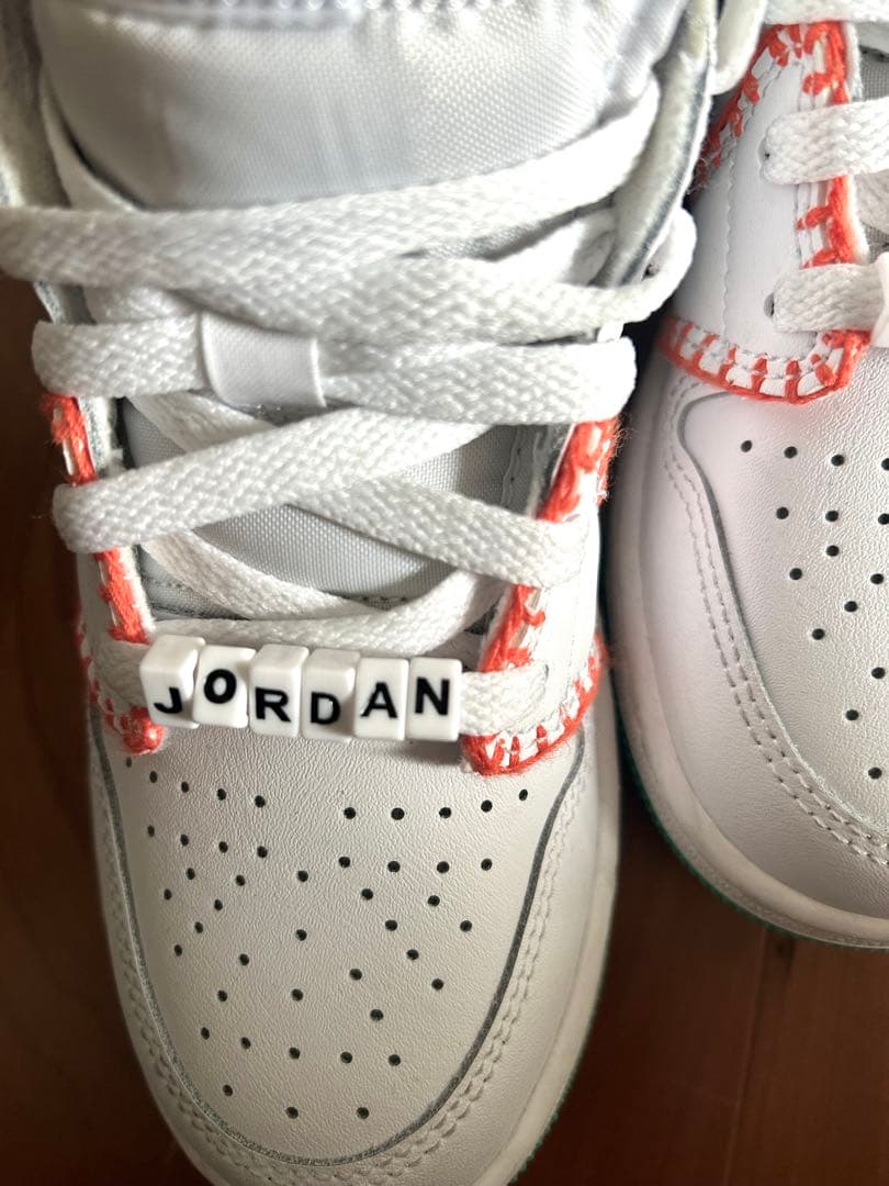 NIKE Air Jordan 1 Mid ホワイト/ターコイズ / オレンジ