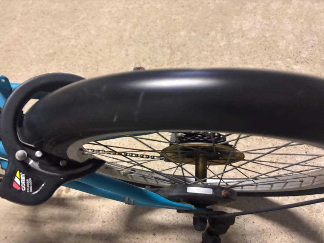 青い折りたたみ自転車 前バスケット付き