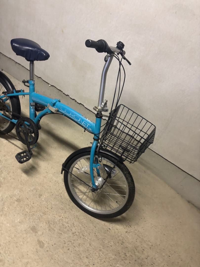 青い折りたたみ自転車 前バスケット付き