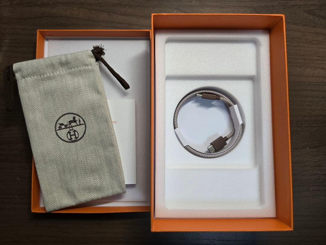 『新品未使用』HERMES モバイルバッテリー