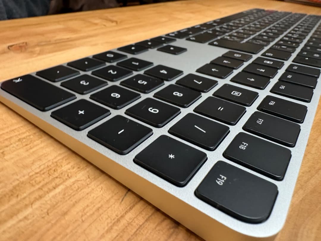 MagicKeyboard テンキ USB–C JIS ブラック TouchID