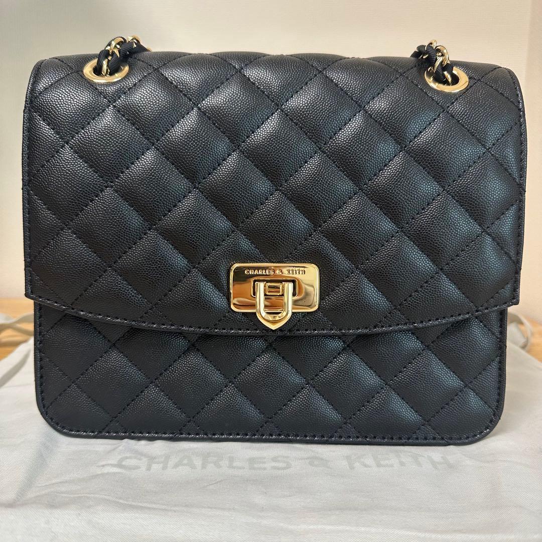 【一度使用】CHARLES & KEITH キルティングチェーンショルダーバッグ