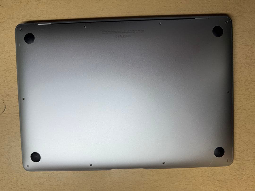 Apple MacBook Air(M1チップ)　13インチ　256GB