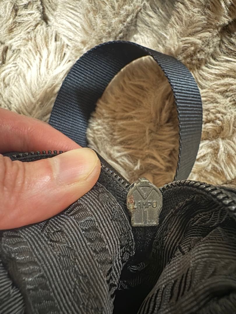 極美品！PRADA ブラックショルダーバッグ