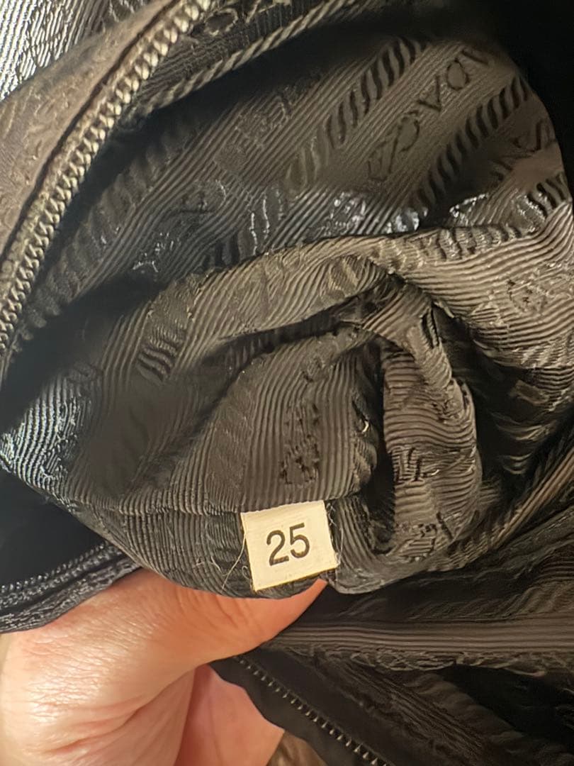 極美品！PRADA ブラックショルダーバッグ