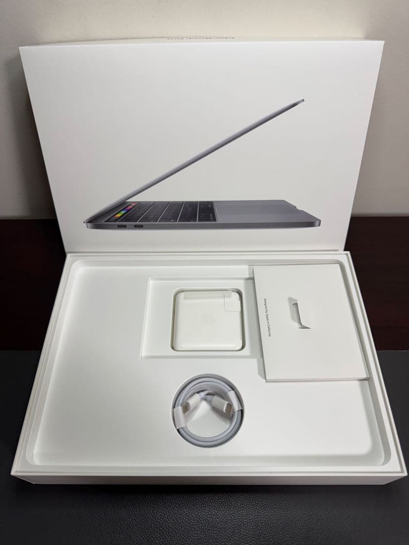 MacBook Pro 2019、13インチ、スペースグレイ。