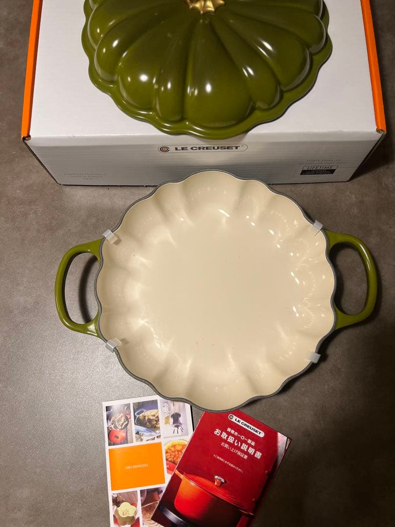 レア　ル・クルーゼ　シグニチャー ビュッフェ・キャセロール・パンプキンオリーブ