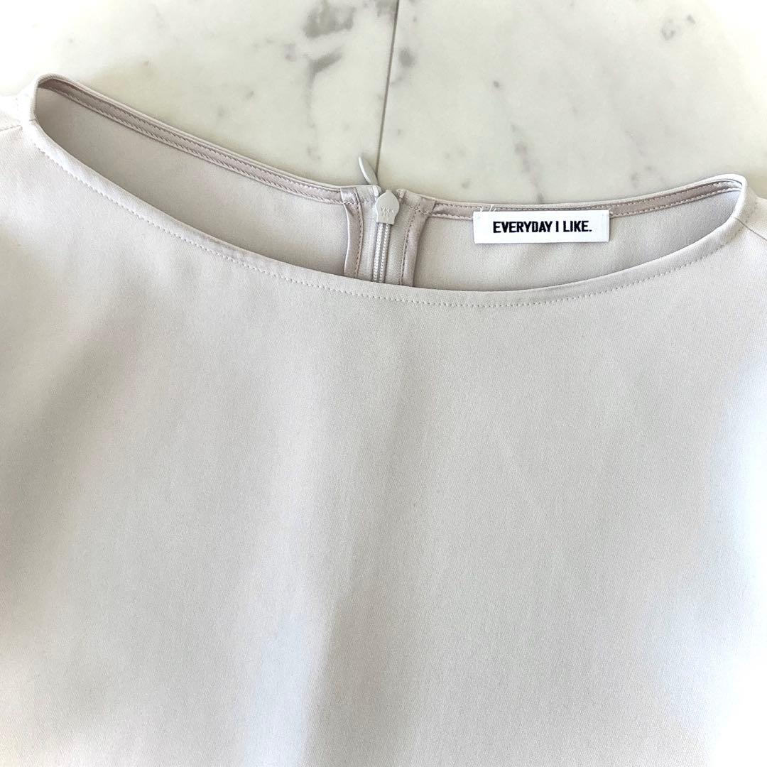 美品 エブリデイアイライク Sofia ジップスリーブブラウス 洗える ベージュ