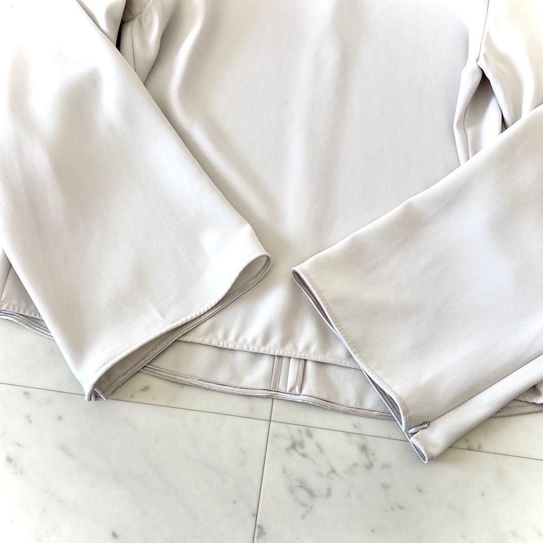 美品 エブリデイアイライク Sofia ジップスリーブブラウス 洗える ベージュ