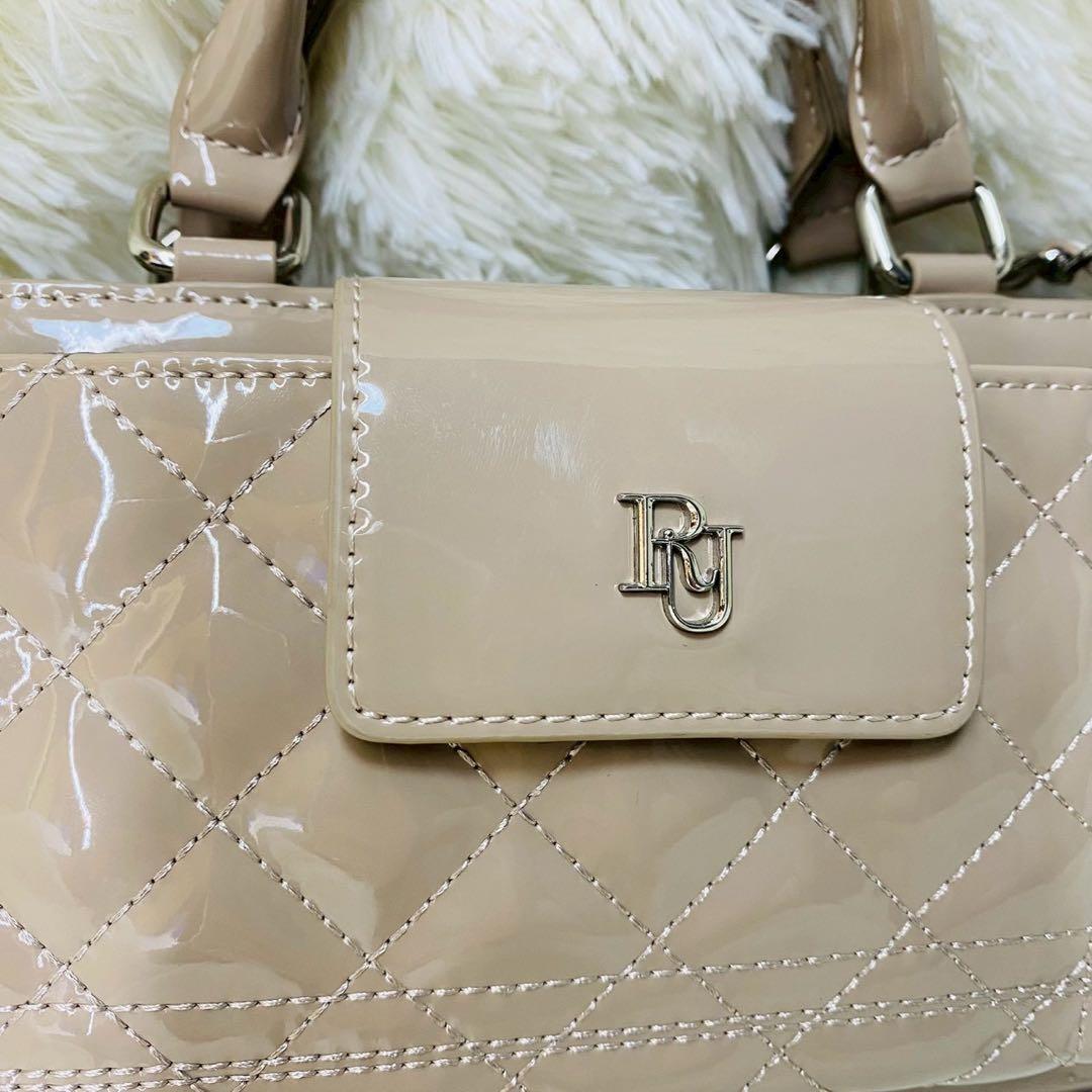 極美品✰RIU エナメル キルティングバッグ ショルダーバッグ