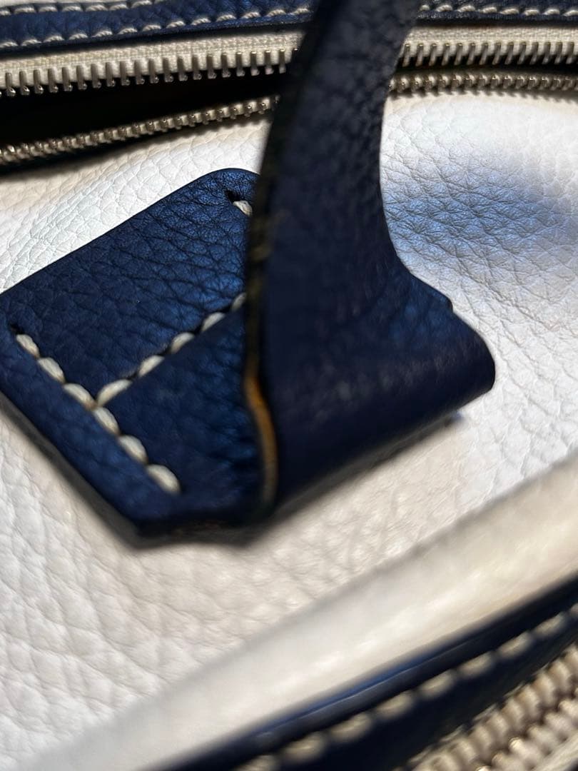 【HOGAN ホーガン】ホワイトレザーバッグ　イタリア発の高級ブランド