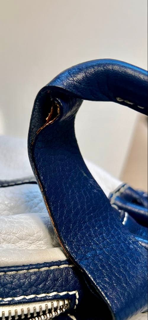 【HOGAN ホーガン】ホワイトレザーバッグ　イタリア発の高級ブランド