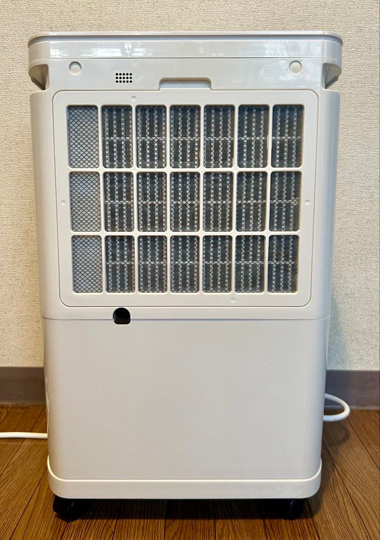 期間限定値下げ2月9日迄タンスのゲン　コンプレッサー式除湿機