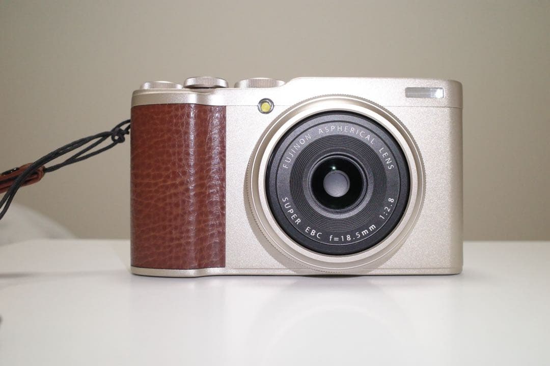 【美品】FUJIFILM XF10 シャンパンゴールド