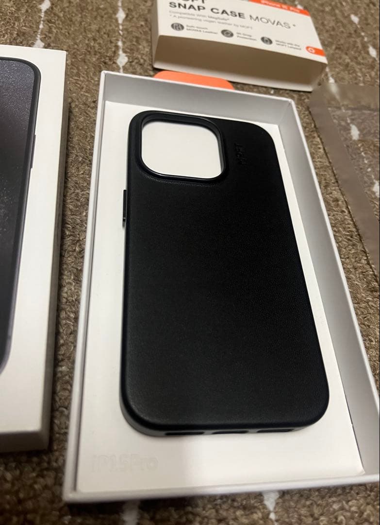 iPhone 15 Pro 128GB MOFT SNAP CASEケース付き。
