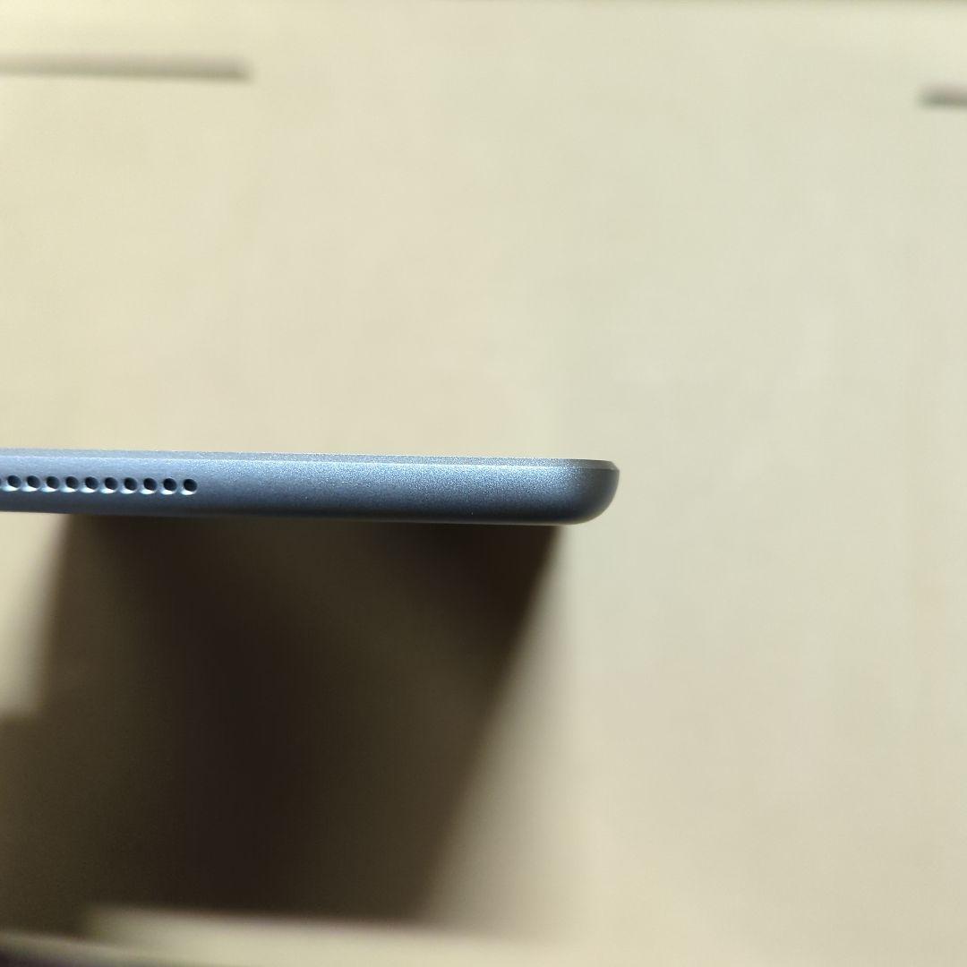 iPad 第6世代 32GB シルバー Wi-Fi+Cellular