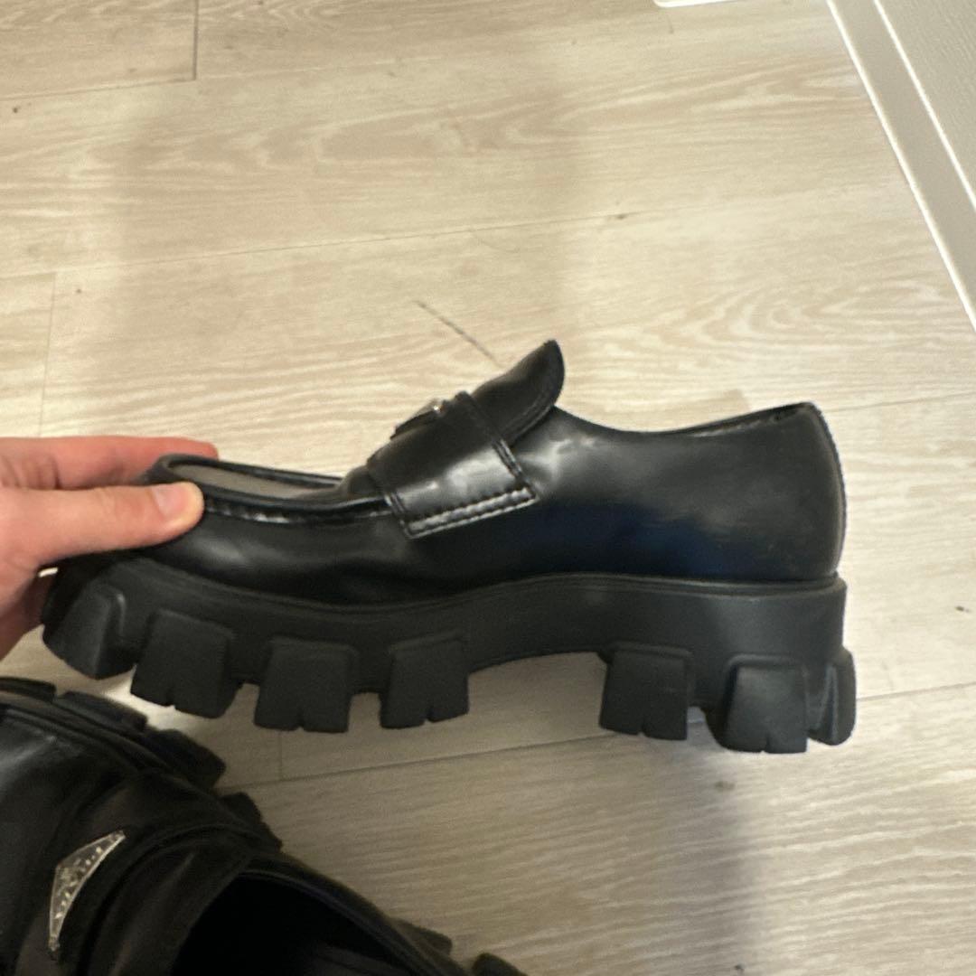 PRADA モノリス　ローファー
