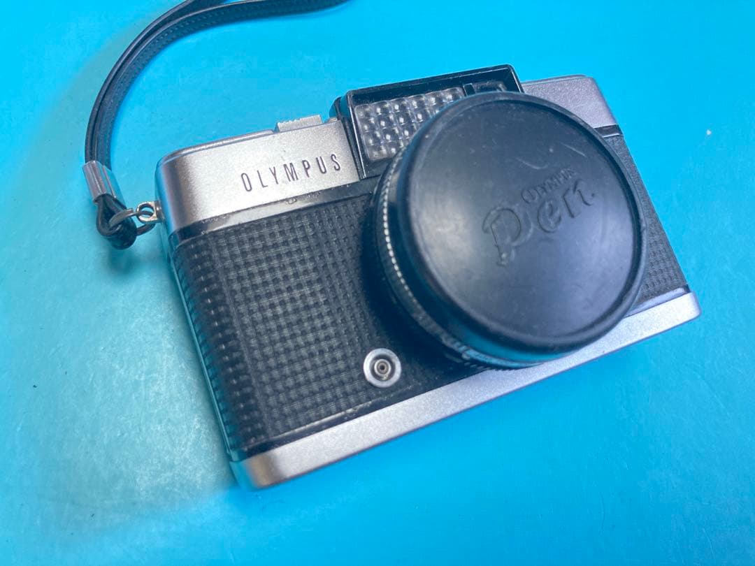 かわいいハーフサイズフィルムカメラ　OLYMPUS PEN D