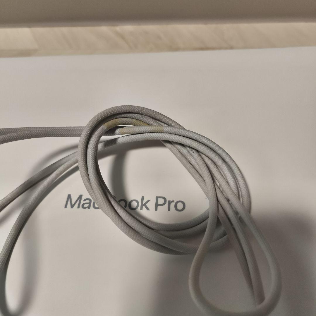 Macbook pro M1 16GB 14インチ 512GB 96%