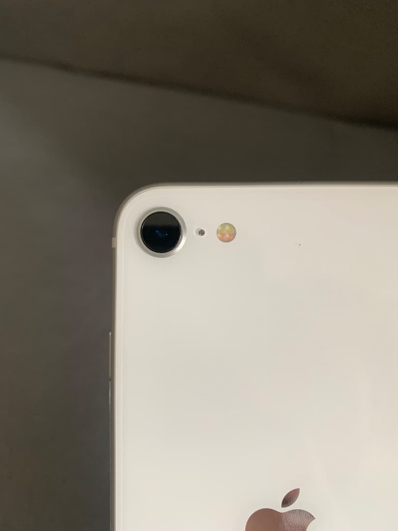 超美品　国内版　SIMフリー　iPhoneSE　第二世代　64GB ホワイト色