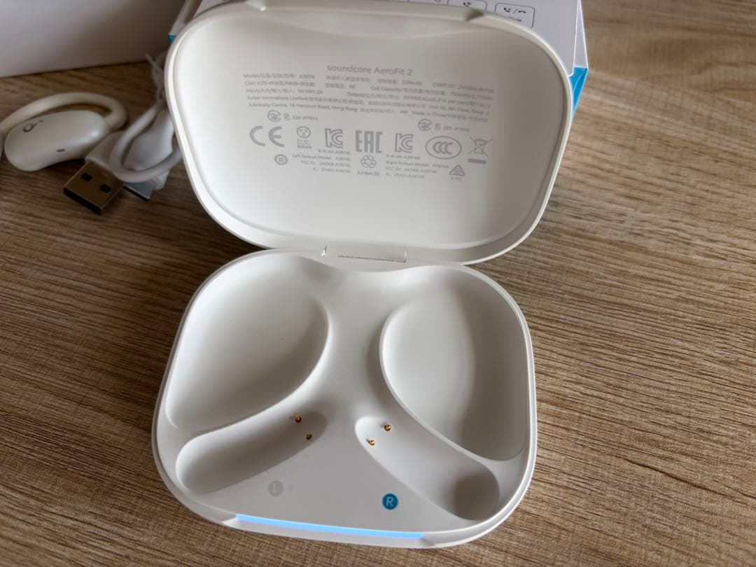 と*こ様 Anker Soundcore AeroFit 2 イヤホン 白