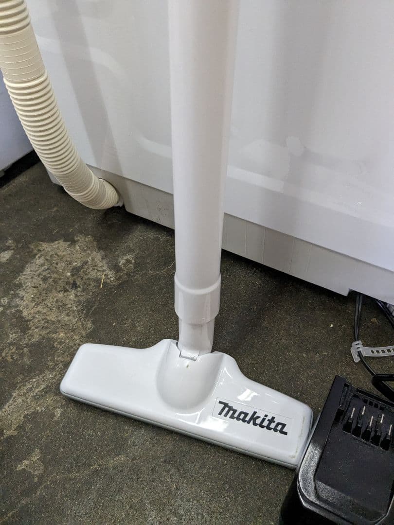 Akinori kawai　マキタ　コードレス掃除機　CL108FD
