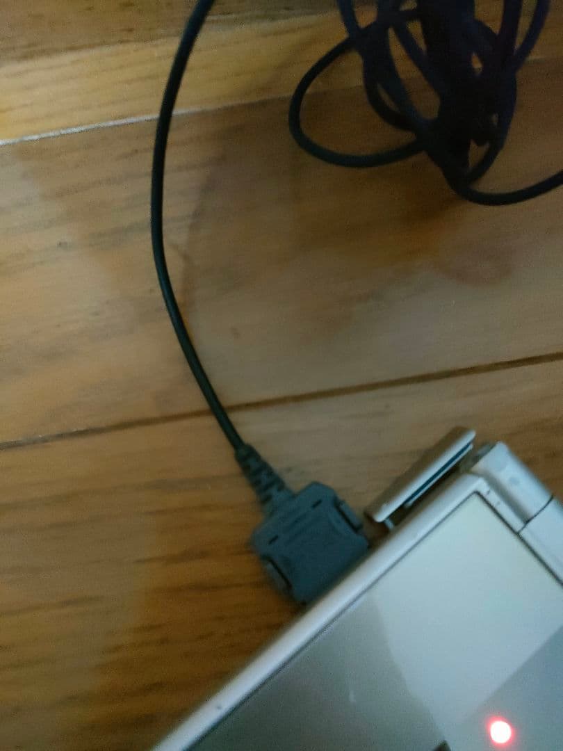 docomo P-01E シャインゴールド 本体　充電ケーブルつき