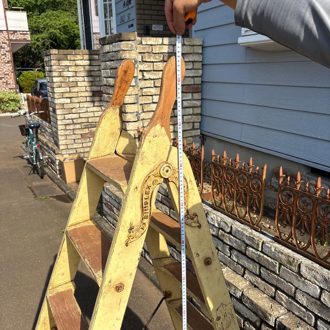 ステップラダー　アンティーク　飾り棚