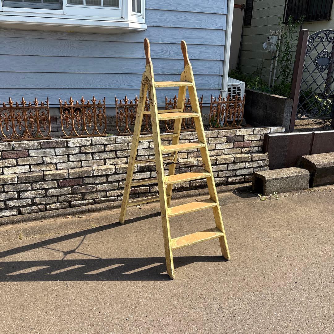 ステップラダー　アンティーク　飾り棚