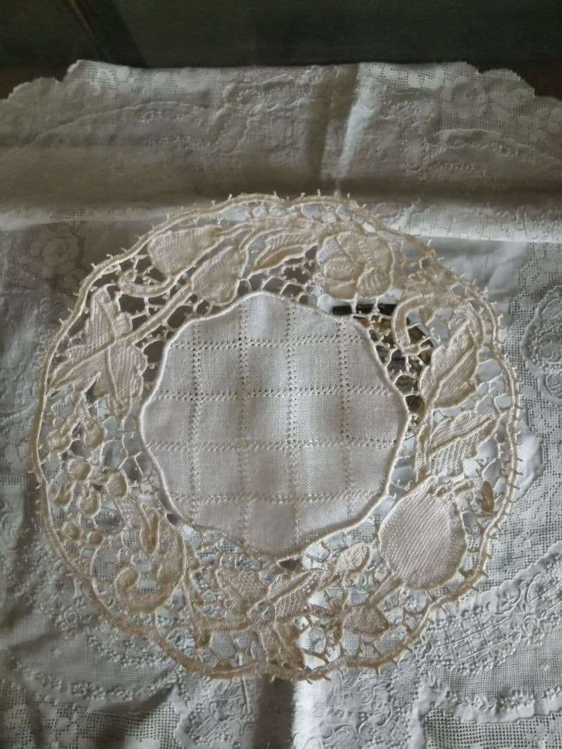 アンティーク ポワンドヴェニス ブラーノレース 薔薇と果物のニードル編みドイリー