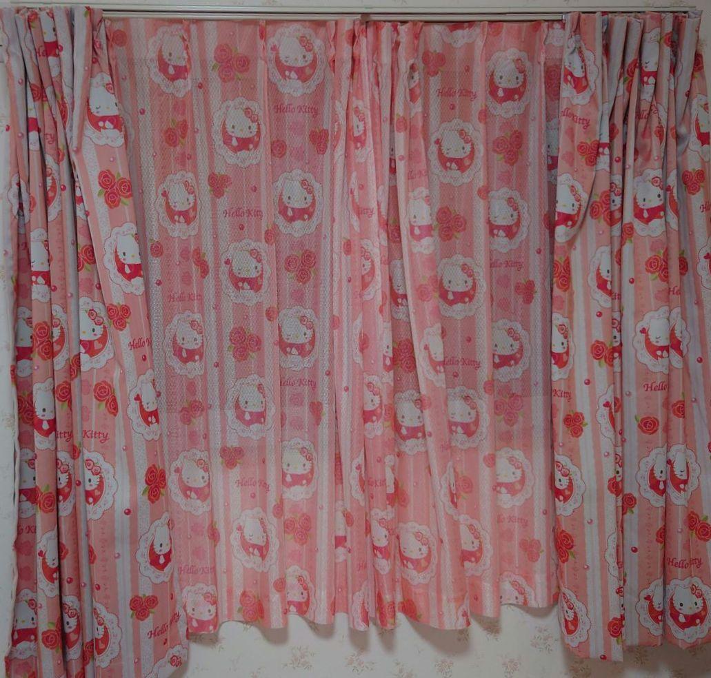 ハローキティ ピンクカーテン
