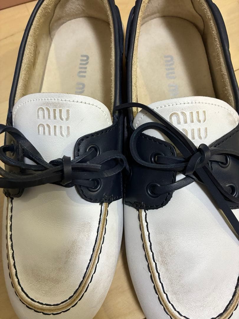miumiu ブリーチドツートンレザーローファー