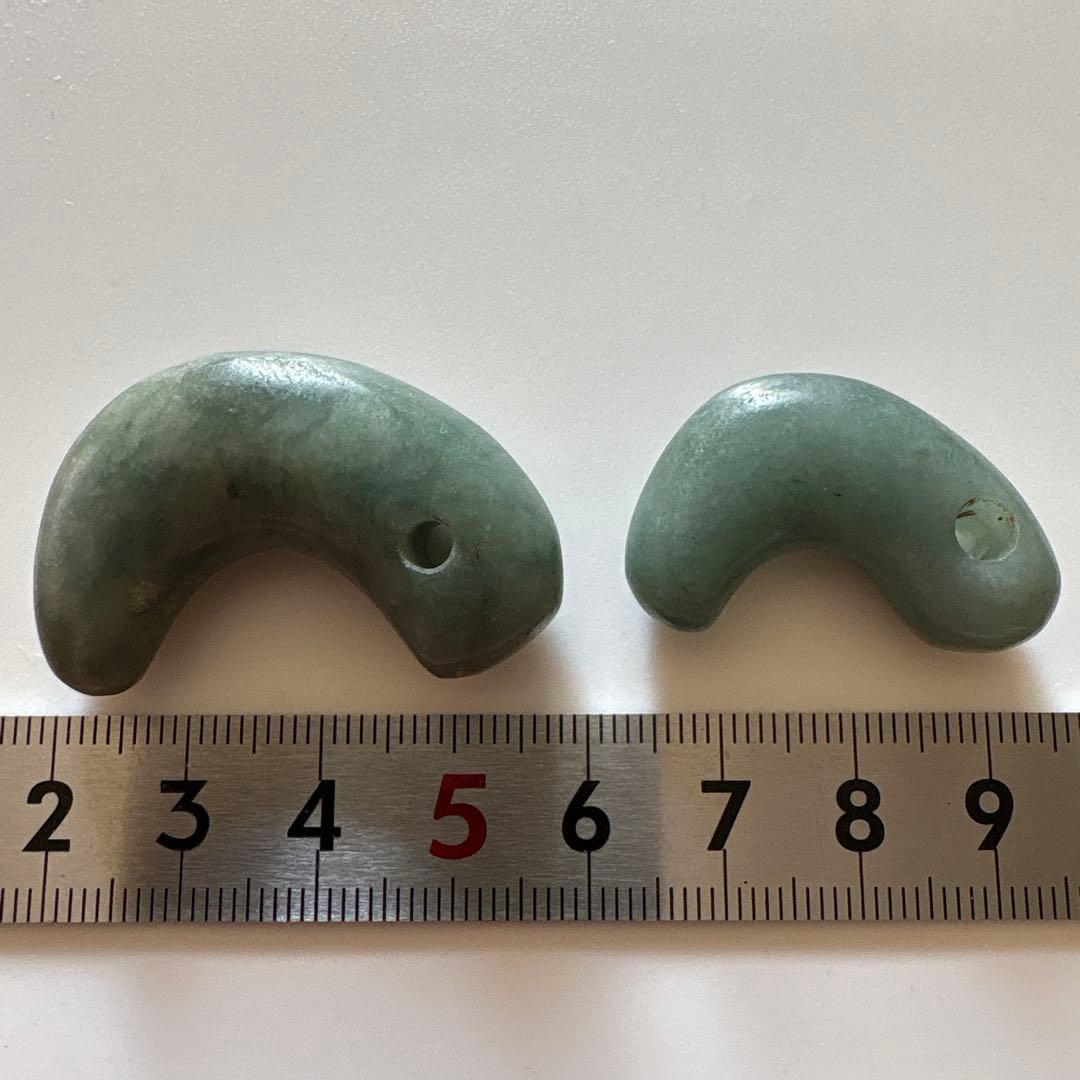 ヒスイ勾玉二つ