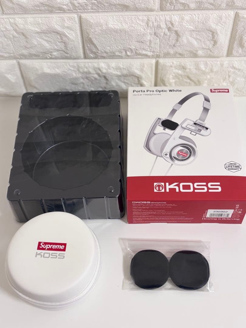 Supreme / Koss PortaPro Headphones ホワイト