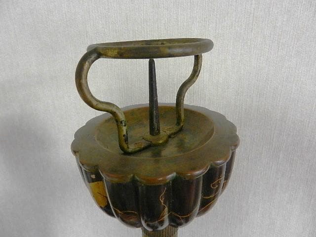 「木地黒漆塗金蒔絵菊型燭台一対」（江戸末期～明治のアンティークな工芸美術品）