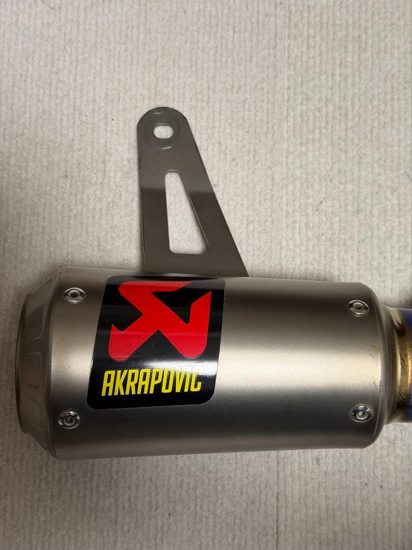 AKRAPOVIC アクラポビッチ　スリップオンマフラー　GSXR1000R
