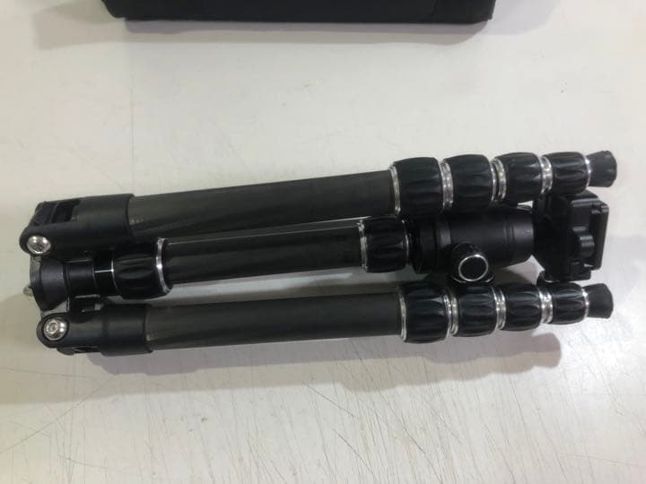 Amazonベーシック カメラ三脚 130cm 5段 自由雲台 カーボン