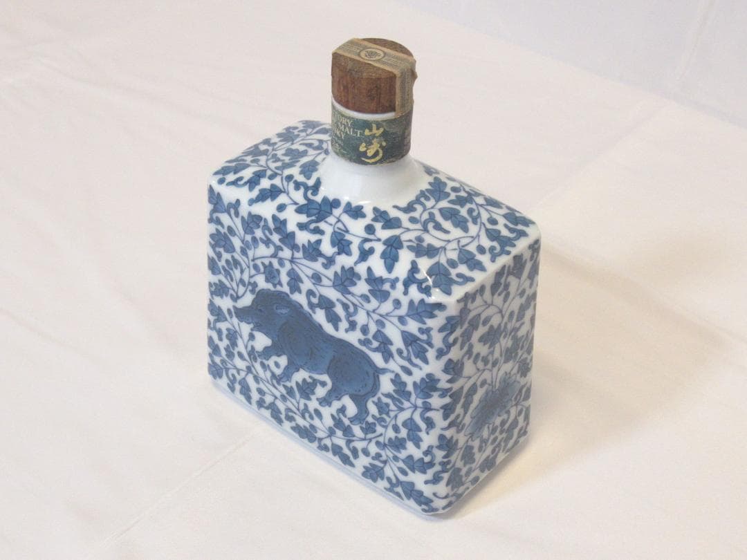 サントリー/SUNTORY/ピュアモルト/山崎１２年 有田焼 染付牡丹唐草亥絵