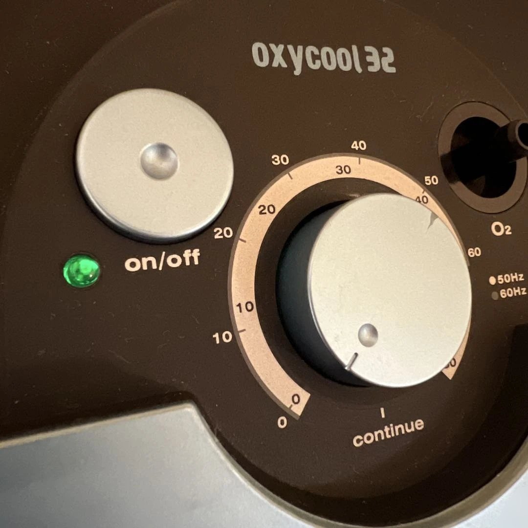 高濃度酸素発生器 オキシクール３２デラックス（カニューライヤーハング式付き