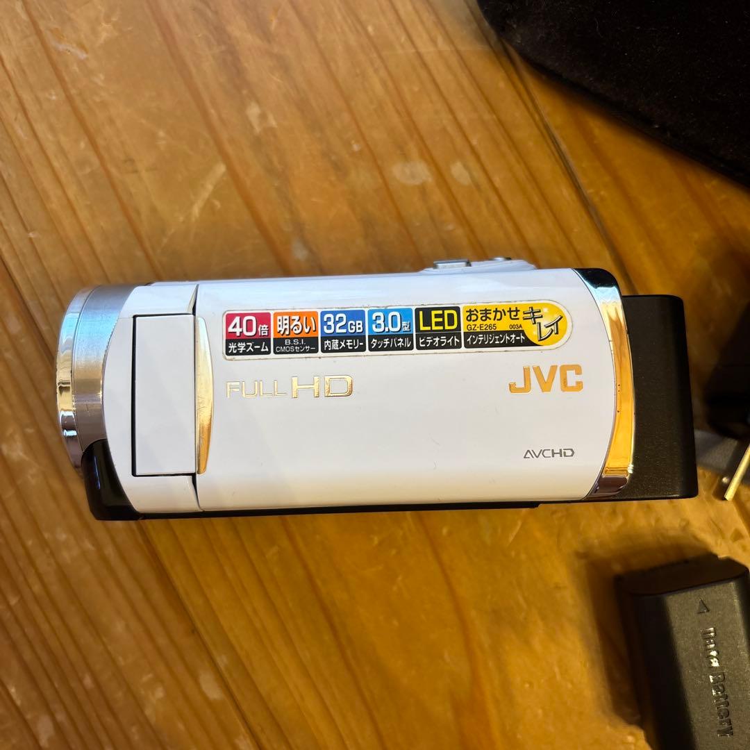 ビデオカメラJVC Everio GZ-E265-w 予備バッテリー付き