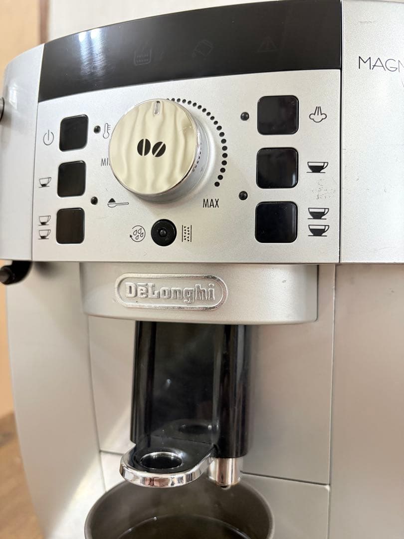 デロンギ 全自動エスプレッソマシン マグニフィカS ECAM22110SBH