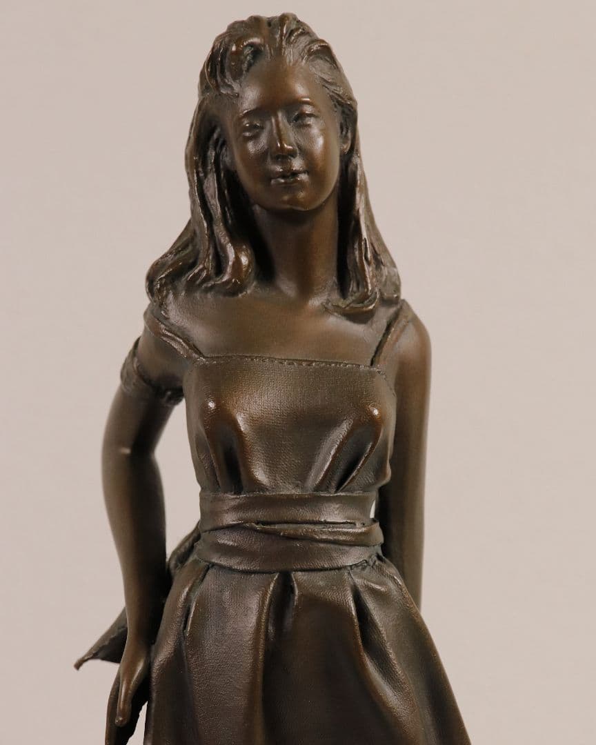 高岡銅器 ブロンズ像「街角」高さ33cm 美人像 女性 犬 洋風置物 M879