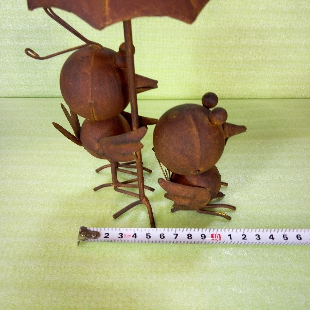 レトロな鳥　2体セット　傘を持つ小鳥の置物　インテリア　オブジェ　ディスプレイ