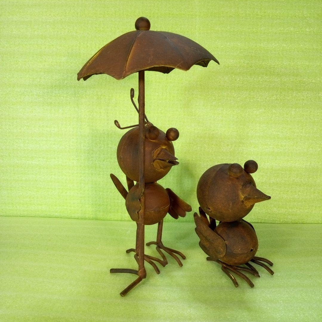 レトロな鳥　2体セット　傘を持つ小鳥の置物　インテリア　オブジェ　ディスプレイ