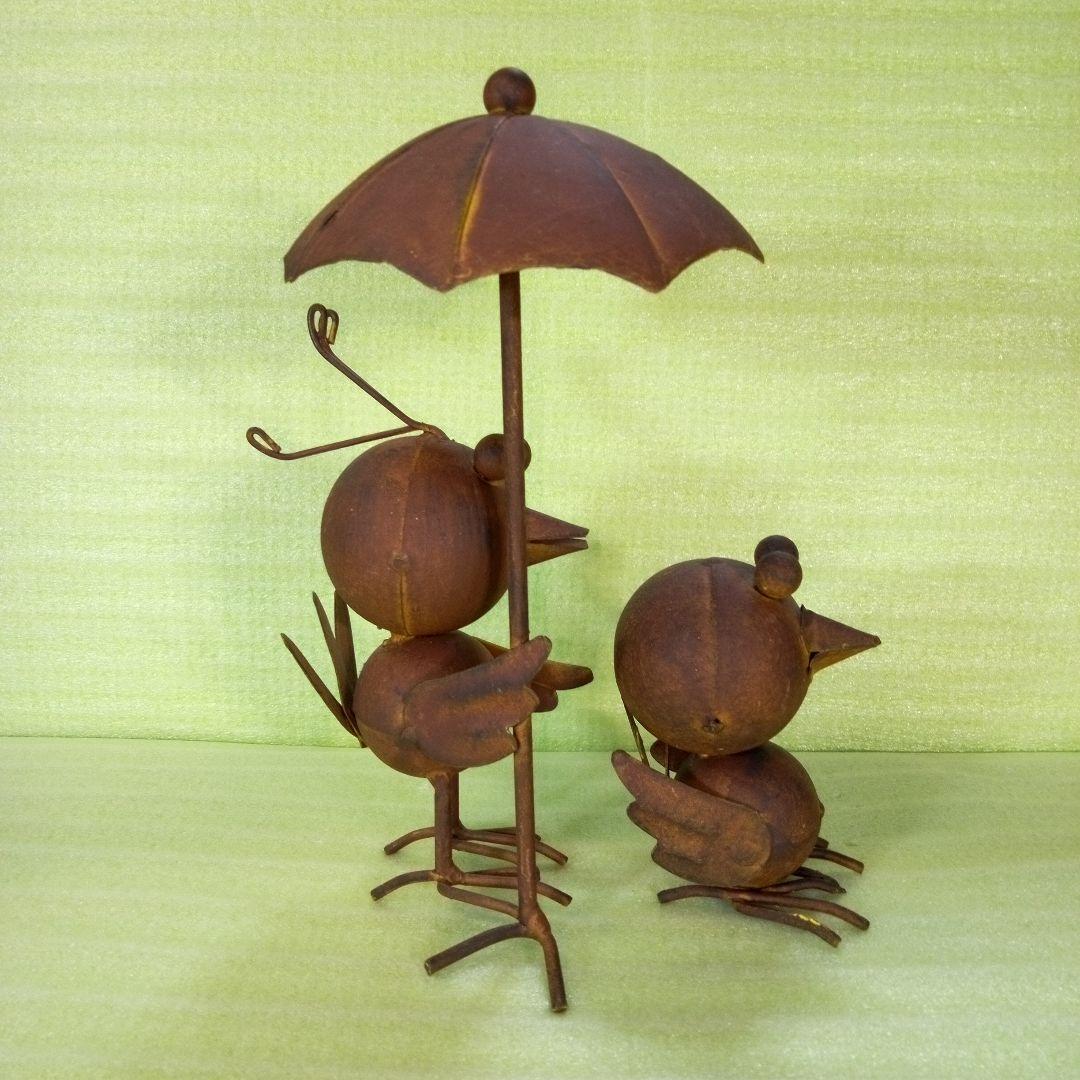 レトロな鳥　2体セット　傘を持つ小鳥の置物　インテリア　オブジェ　ディスプレイ