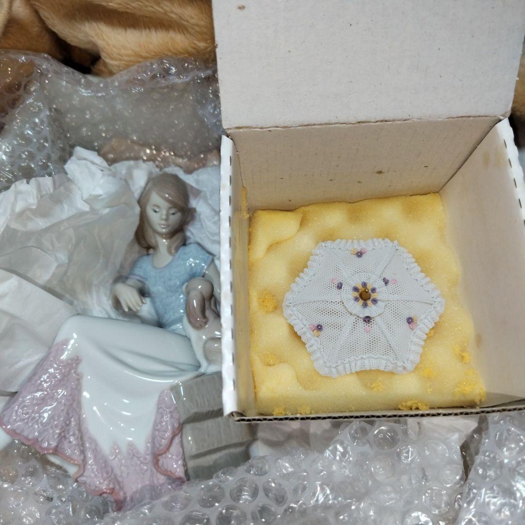 リヤドロ7612 佳人仔犬と語る（箱内の仕切り材なし)