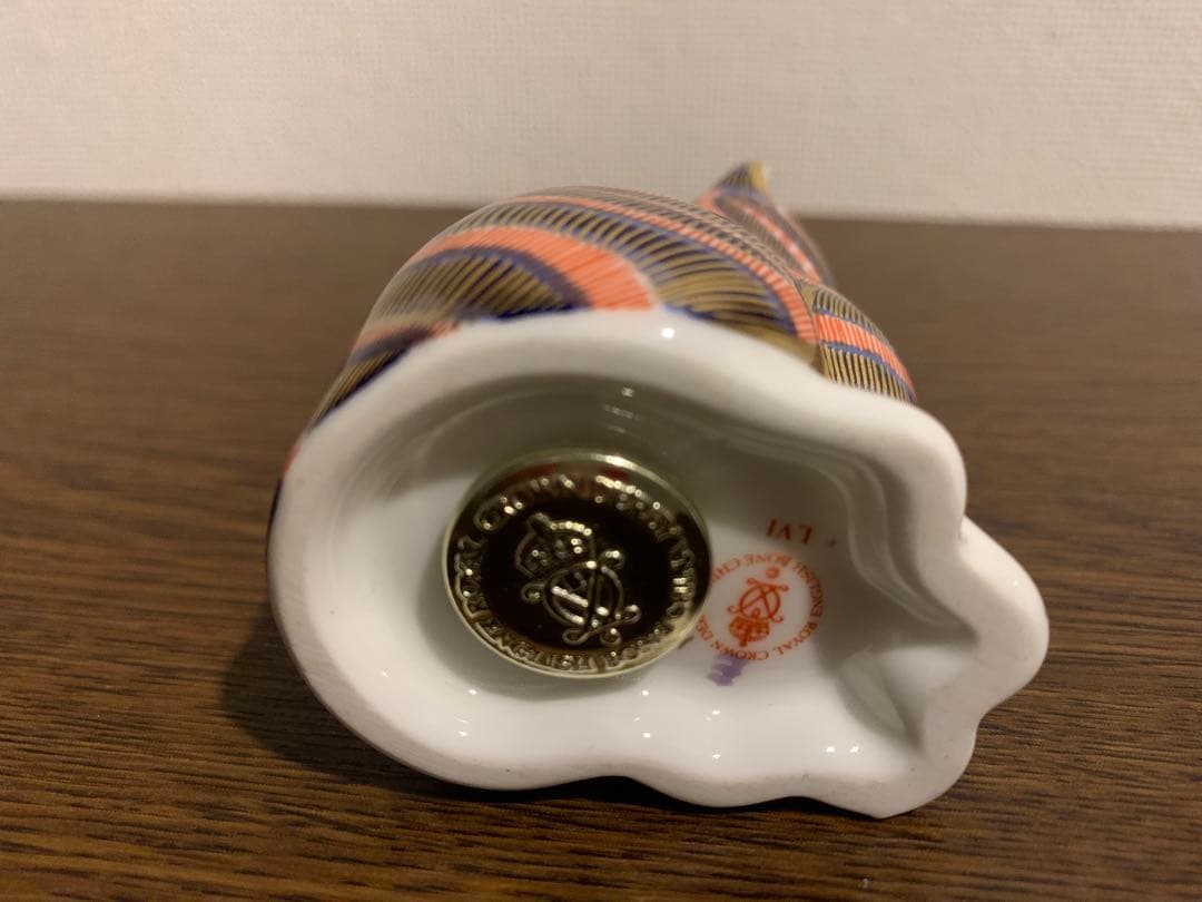 ロイヤルクラウンダービー金色の猫