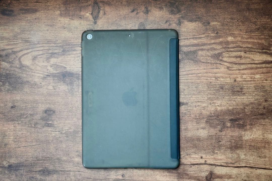 iPad 第7世代 WiFiモデル 32GBカバー付き