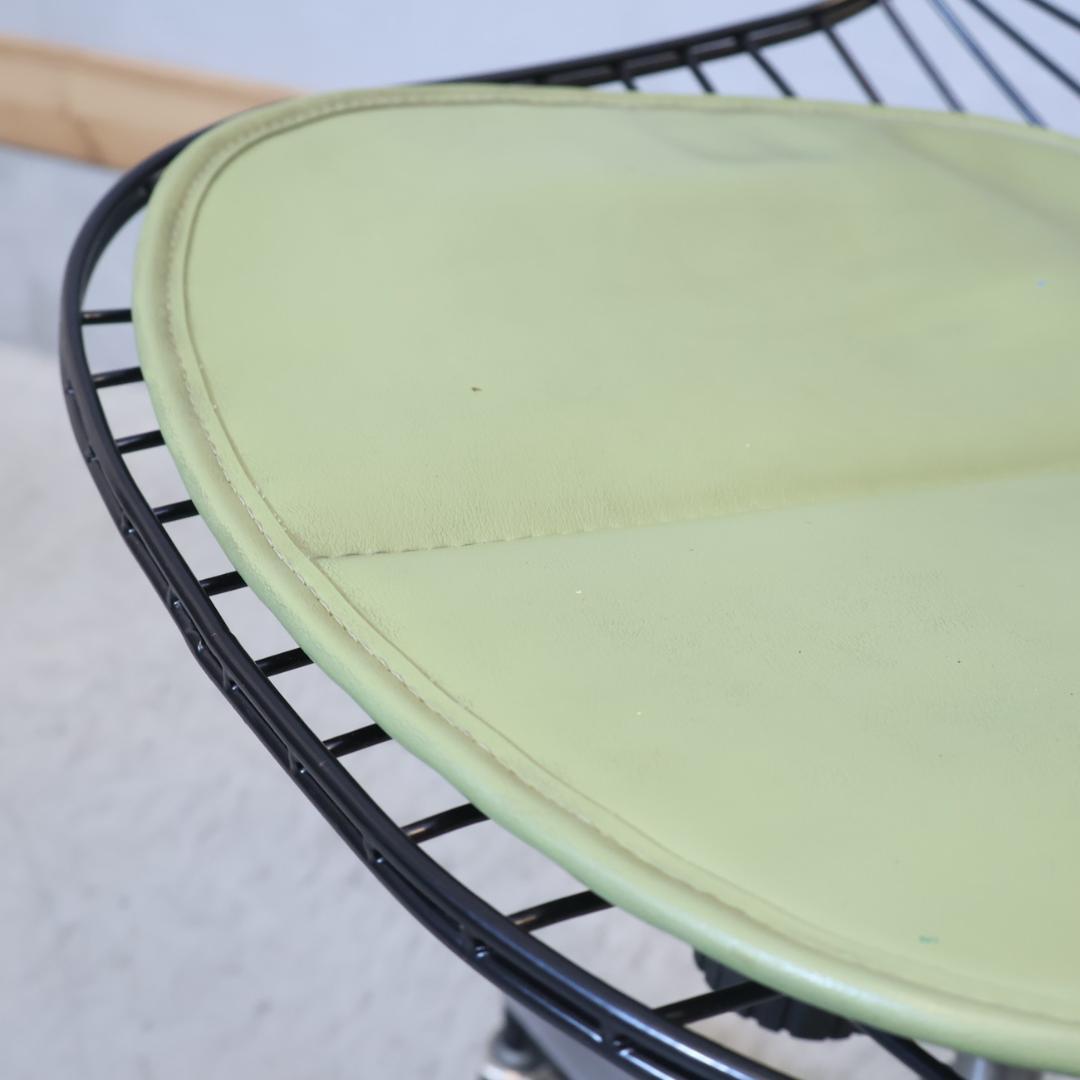 モダニカ ワイヤーチェア ブラック ローリングベース サイドシェル イームズ